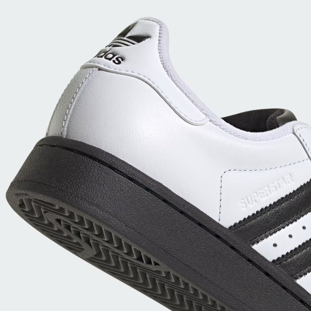 Sneaker adidas Superstar bianca e nera