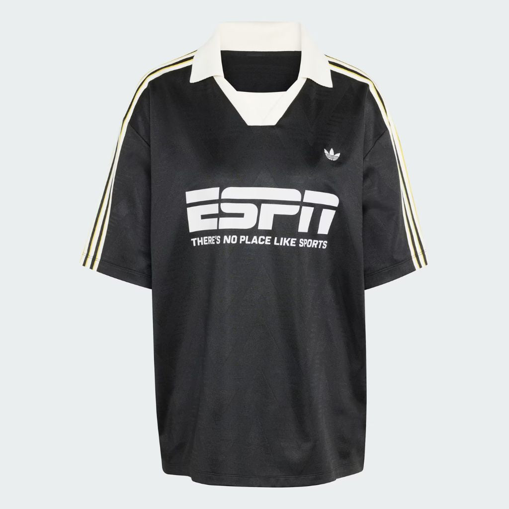 T-shirt Adidas nera con logo ESPN e colletto bianco.
