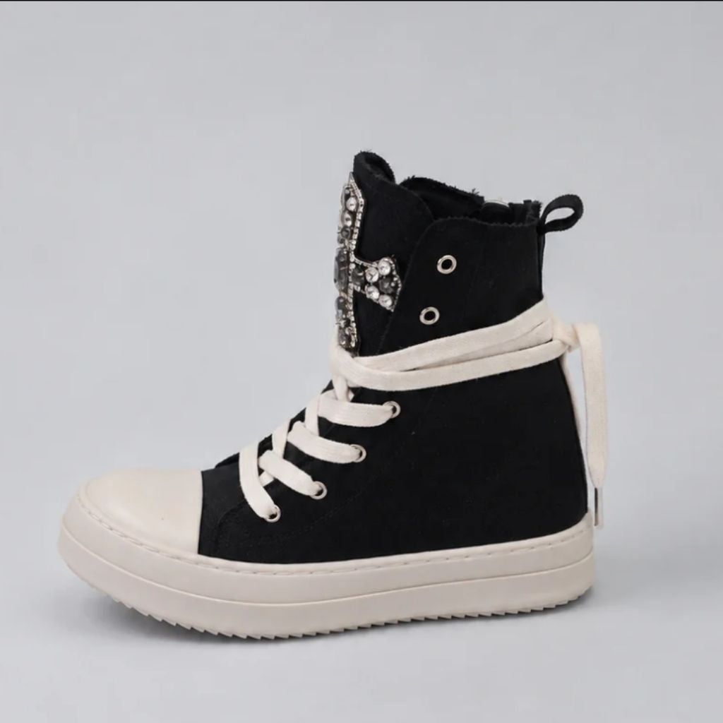 Sneaker Censored alta nera con croce gioiello