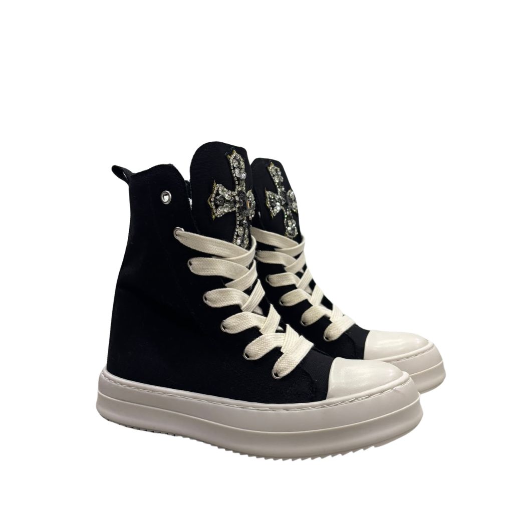 Sneaker Censored alta nera con croce gioiello