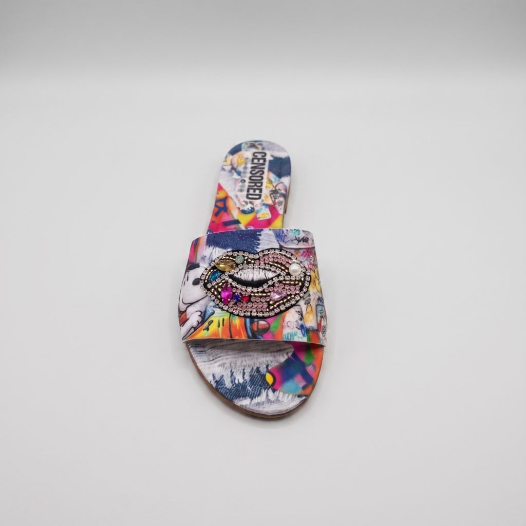 Sandalo flat donna stampa graffiti pop multicolor con corona-gioiello strass e perla.
