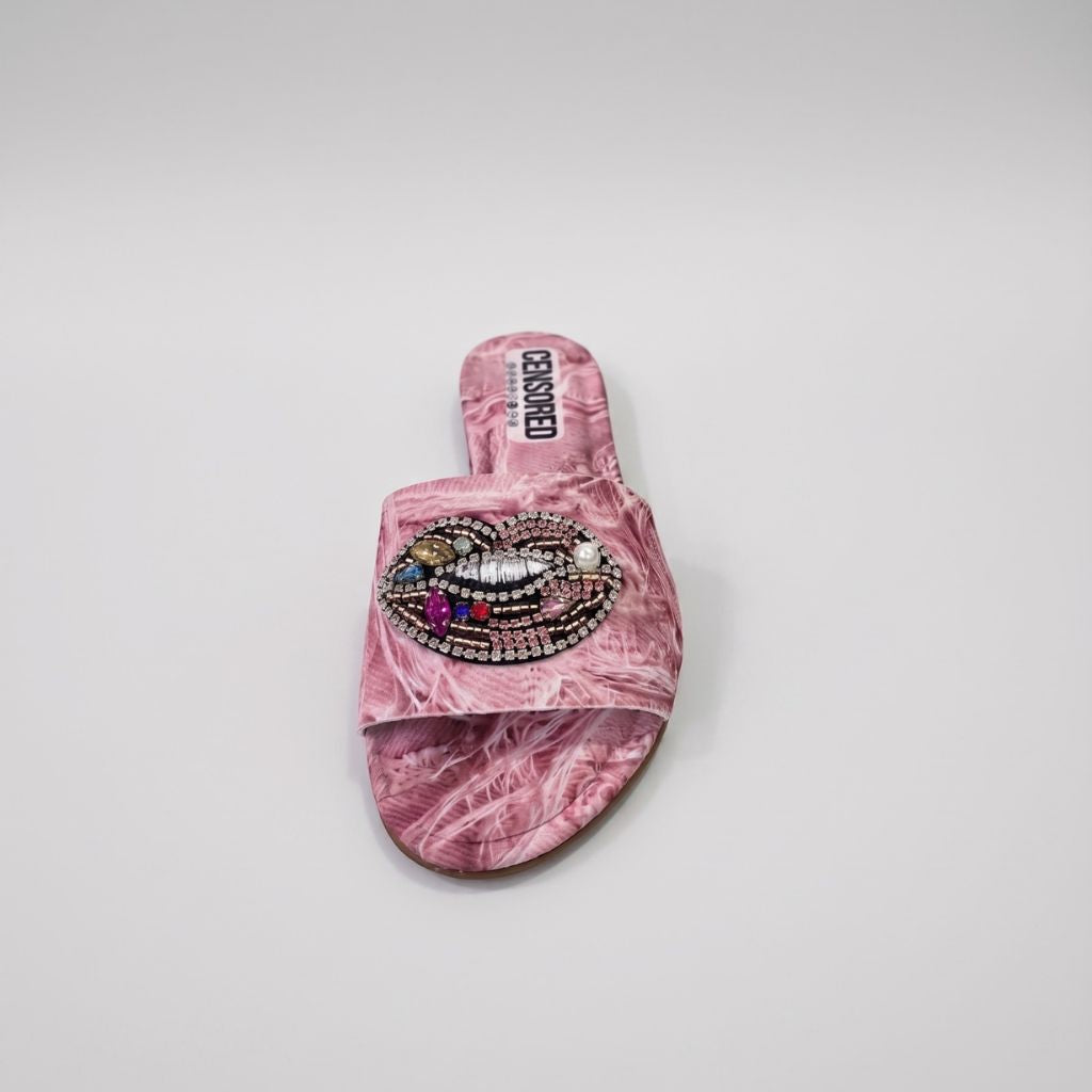 Sandalo flat donna rosa con frange e corona-gioiello strass multicolor.