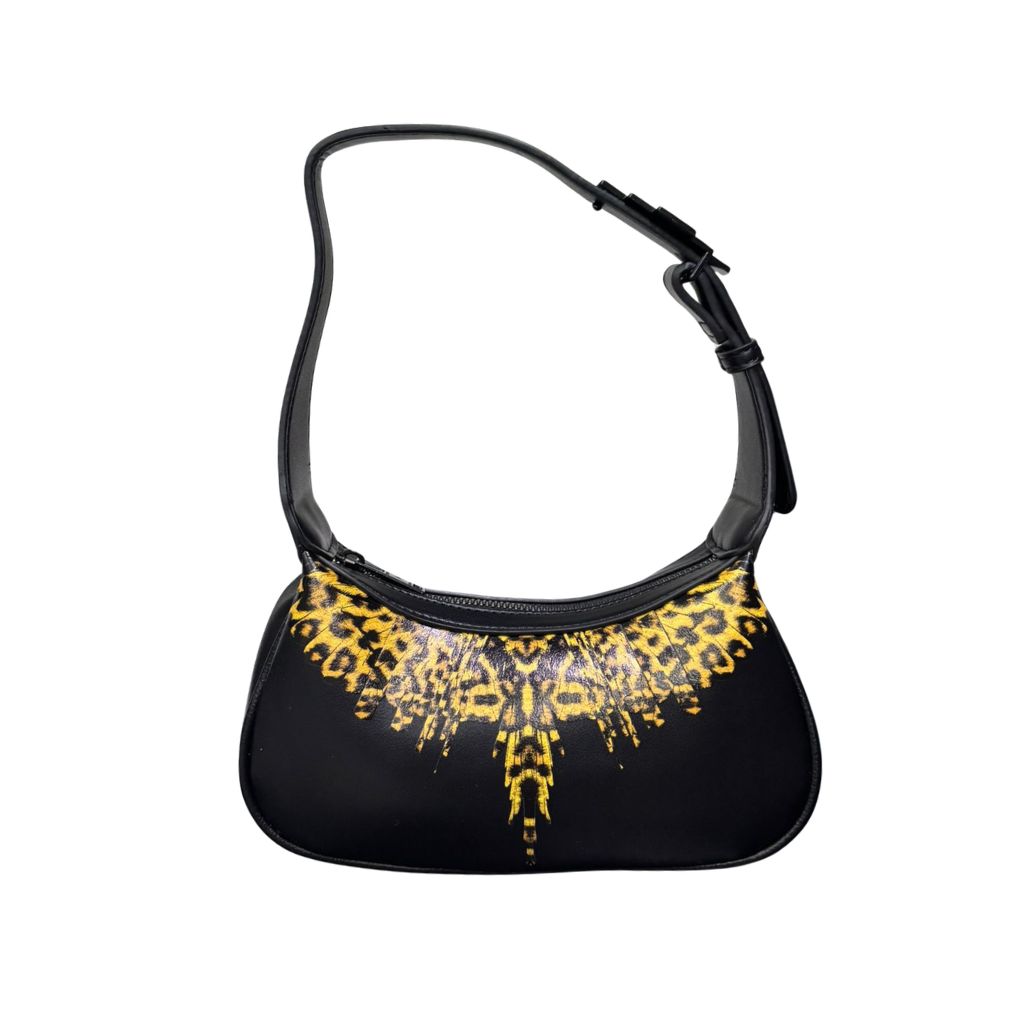 Borsa mezzaluna nera in ecopelle County of Milan con stampa Leopard Wings oro, manico regolabile e logo croce in acciaio.