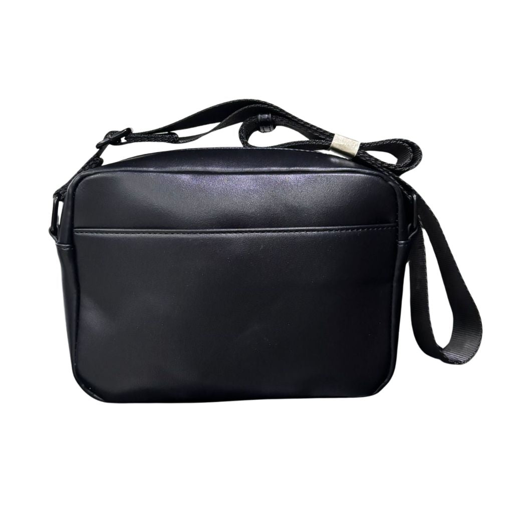 Borsello tracolla County of Milan nero ecopelle liscia stampa Wings viola rosa arancio giallo tasca retro chiappa