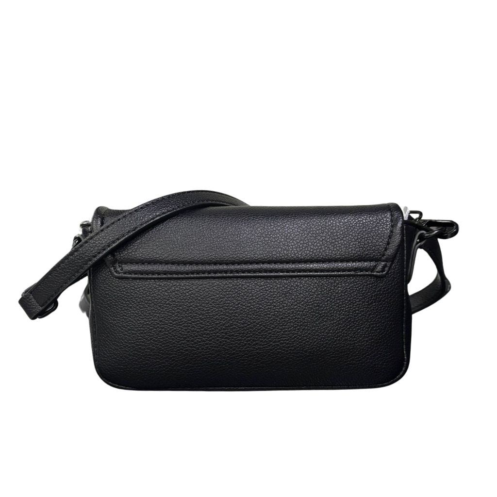 Mini bag nera in ecopelle bottalata County of Milan con logo croce in rilievo tono su tono, tracolla regolabile e chiusura a patta.