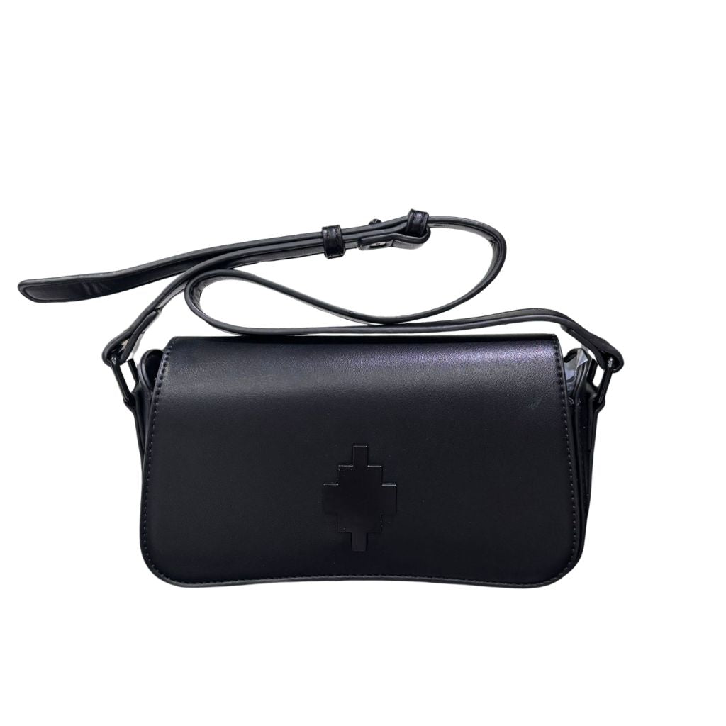 Mini bag nera in ecopelle liscia County of Milan con logo croce tono su tono in rilievo, tracolla sottile regolabile e chiusura a patta.