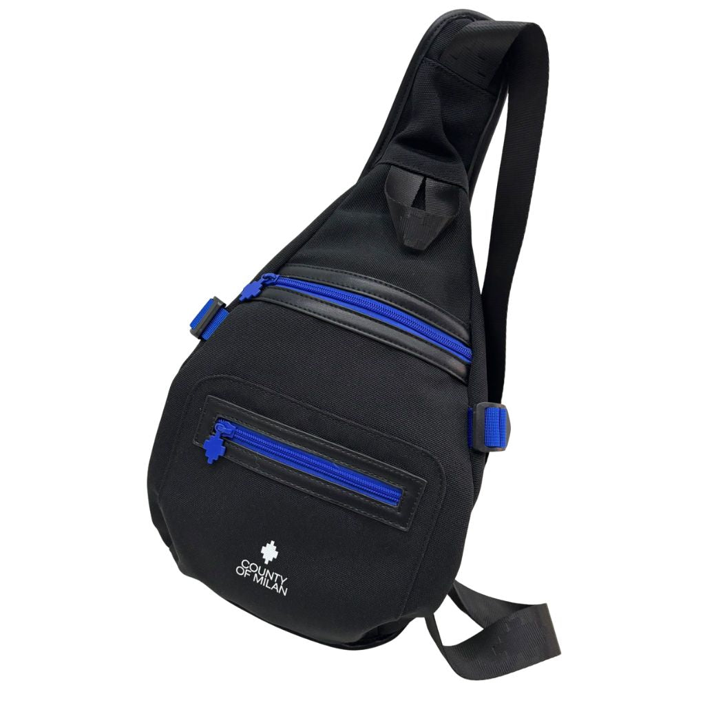Sling bag Marcelo Burlon County of Milan nera in tessuto tecnico con cerniere e dettagli blu elettrico