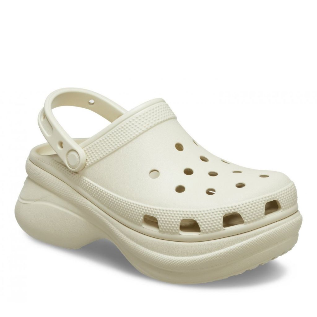 Zoccolo Crocs Classic Bae beige con suola platform e cinturino al tallone