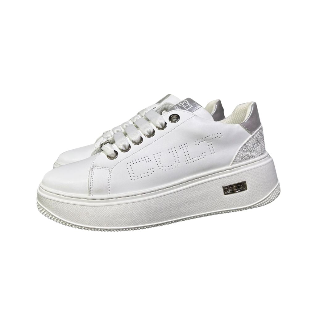 Sneakers bianche Cult in ecopelle con dettagli argento, tallone con stampa pitonata e cerniera interna.