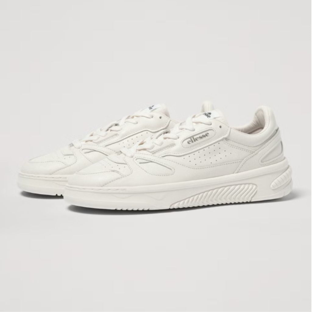Sneakers unisex Ellesse LS914 in pelle colore bianco con lacci coordinati e logo Ellesse sulla linguetta.