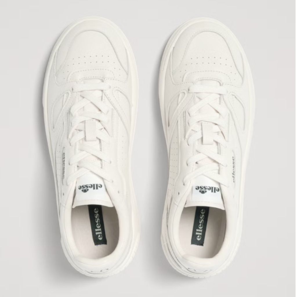 Sneakers unisex Ellesse LS914 in pelle colore bianco con lacci coordinati e logo Ellesse sulla linguetta.