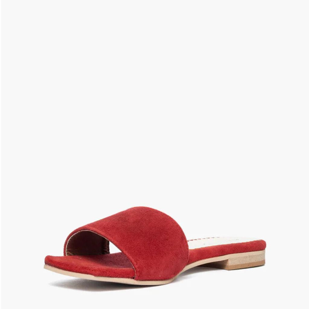 Ciabatta flat Gagliotta in camoscio rosso, design minimal, tacco basso 2 cm.