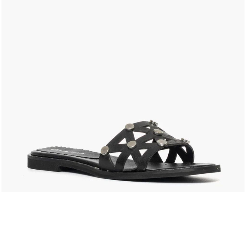 Ciabatta flat Gagliotta in pelle nera, fascia geometrica découpage con borchie argentate, tacco 3 cm.