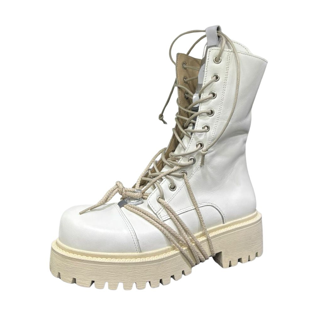 Stivale combat Gagliotta bianco liscio in pelle con lacci, corda beige e suola carrarmato.