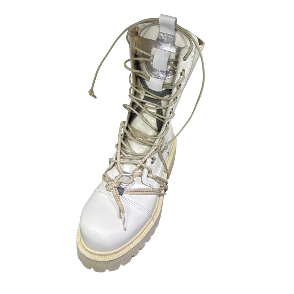 Stivale combat Gagliotta bianco liscio in pelle con lacci, corda beige e suola carrarmato.