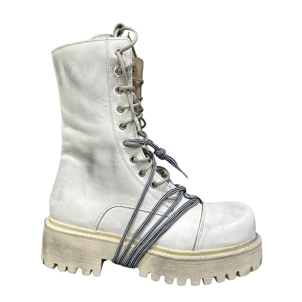 Stivale combat Gagliotta bianco vintage in pelle con lacci, corda intrecciata e suola carrarmato.
