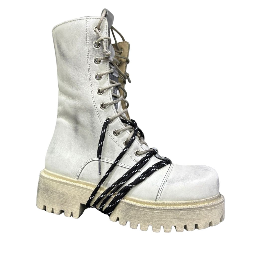 Stivale combat Gagliotta bianco vintage in pelle con lacci, corda intrecciata e suola carrarmato.
