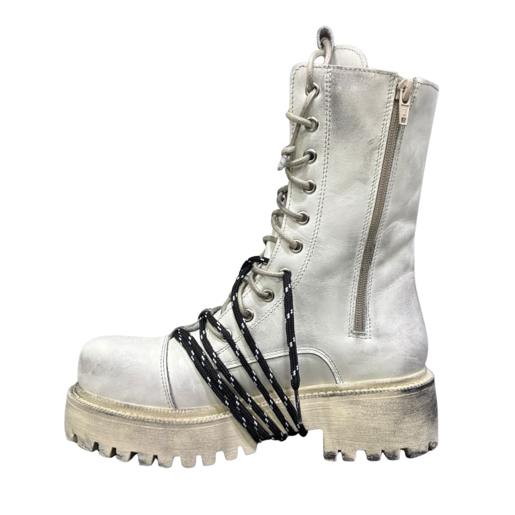Stivale combat Gagliotta bianco vintage in pelle con lacci, corda intrecciata e suola carrarmato.