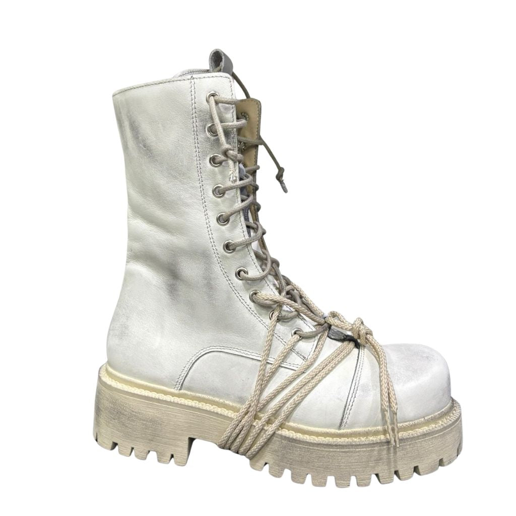 Stivale combat Gagliotta bianco vintage in pelle con lacci, corda intrecciata e suola carrarmato.
