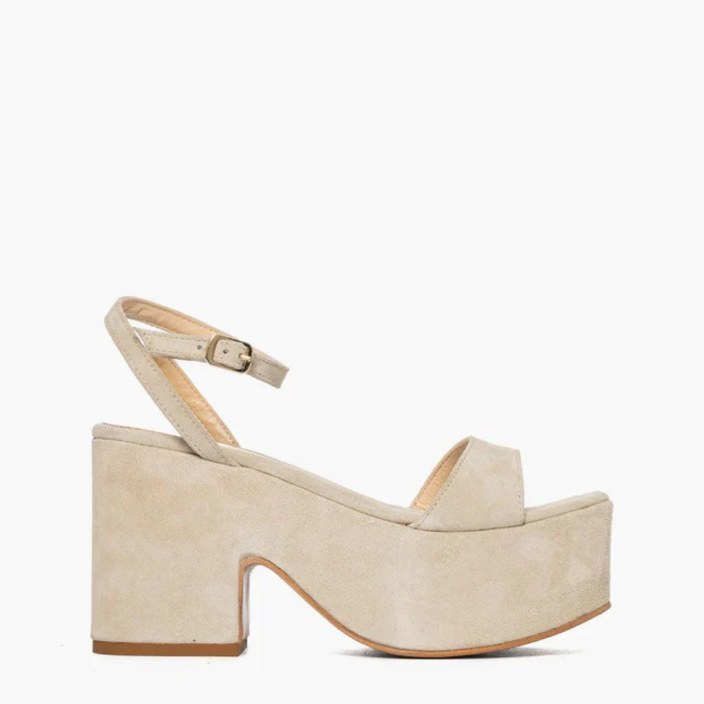 Sandalo Gagliotta in camoscio beige chiaro con zeppa alta 10.5 cm
