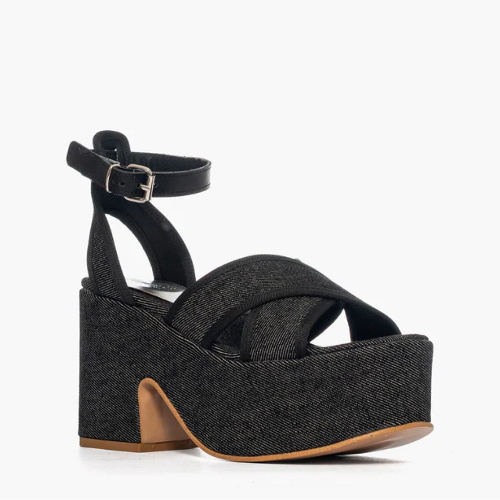 Sandalo con tacco largo plateau 10 cm Gagliotta in denim nero, fasce incrociate e cinturino pelle nera.