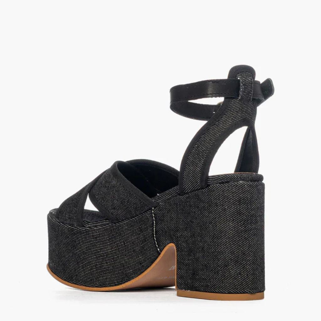 Sandalo con tacco largo plateau 10 cm Gagliotta in denim nero, fasce incrociate e cinturino pelle nera.