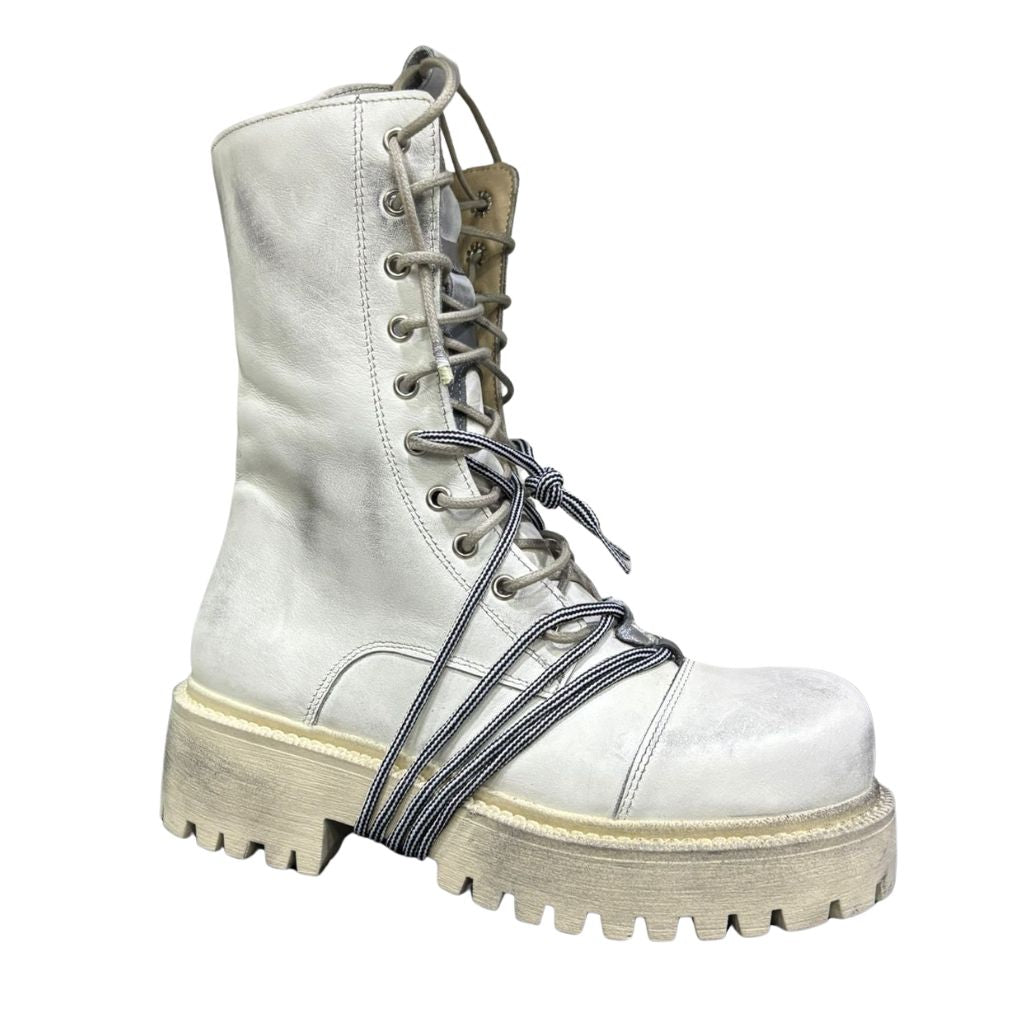 Stivale combat Gagliotta bianco vintage in pelle con lacci, corda intrecciata e suola carrarmato.