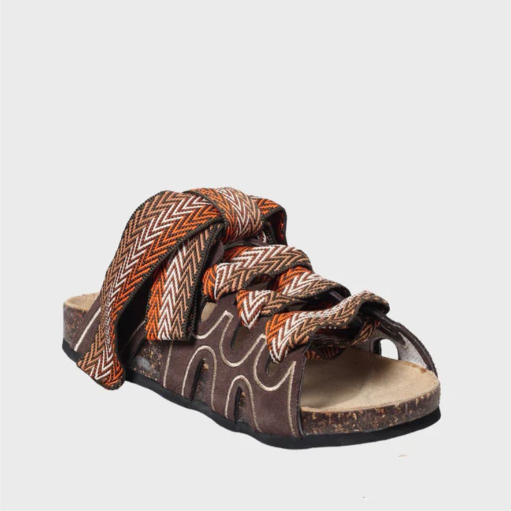Ciabatta in camoscio marrone Jammers London con ricami chiari