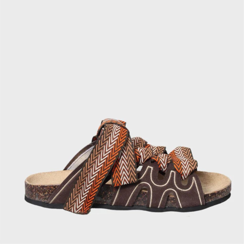 Ciabatta in camoscio marrone Jammers London con ricami chiari