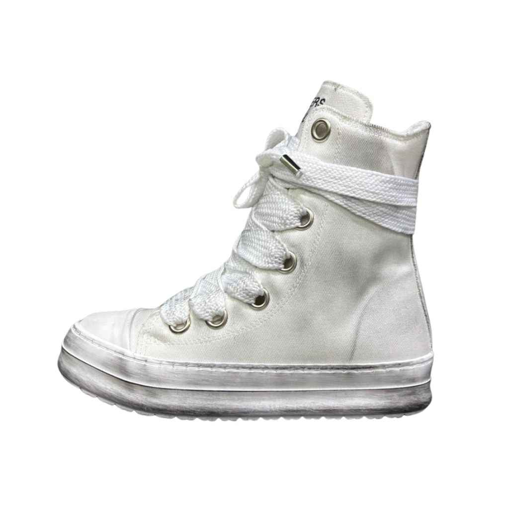 Stivaletto alto tela bianca vintage Jammers London, lacci oversize e platform consumata.