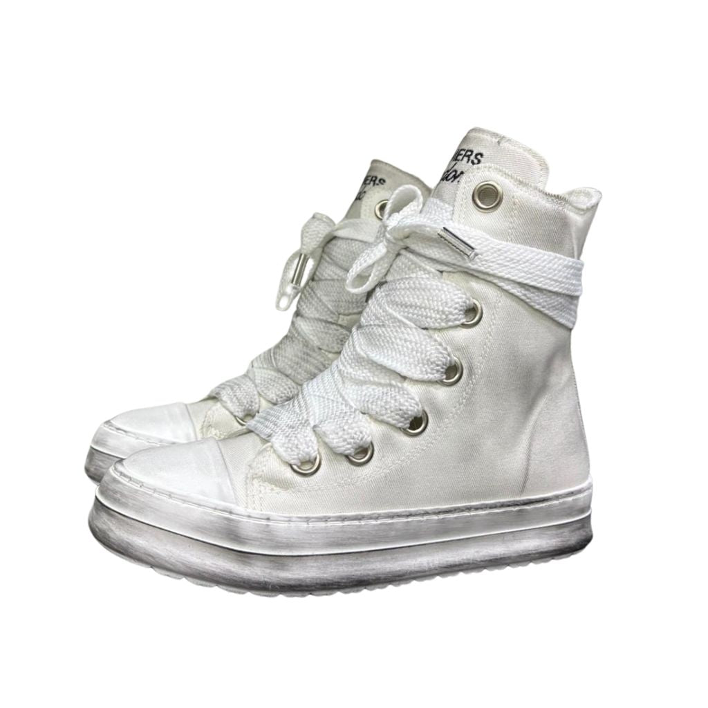 Stivaletto alto tela bianca vintage Jammers London, lacci oversize e platform consumata.