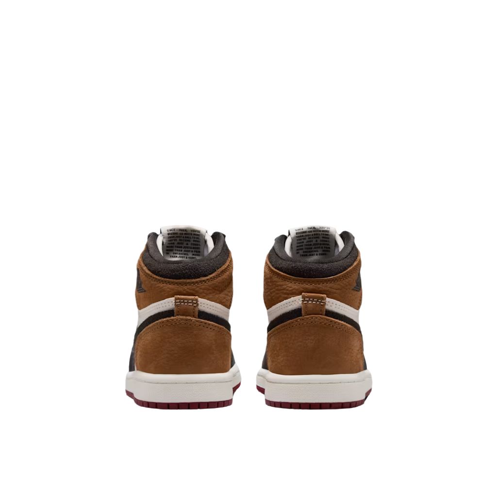 Sneakers Nike Air Jordan 1 High PS in bianco, marrone e nero con suola rossa
