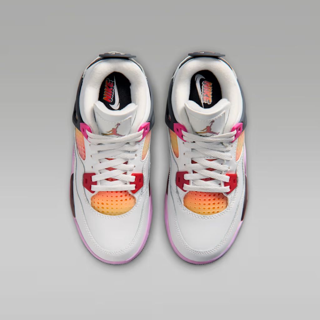Sneakers Nike Air Jordan 4 PS bianche con dettagli rosa e rossi e suola lilla