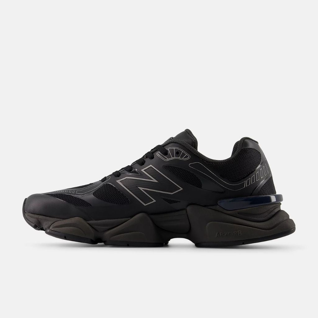 Sneaker New Balance 9060 con intersuola scolpita e barre di oscillazione