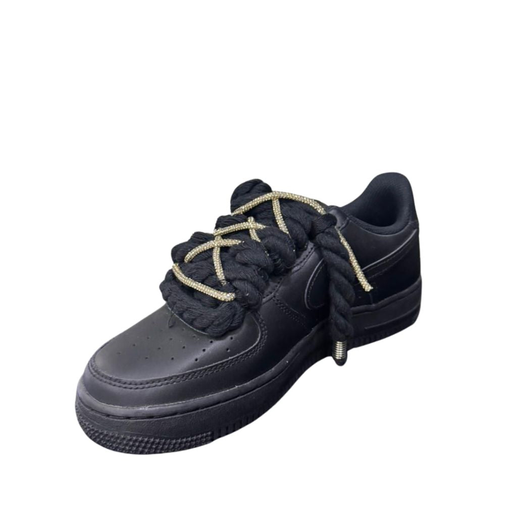 Nike Air Force 1 Low nera con lacci corda e strass oro