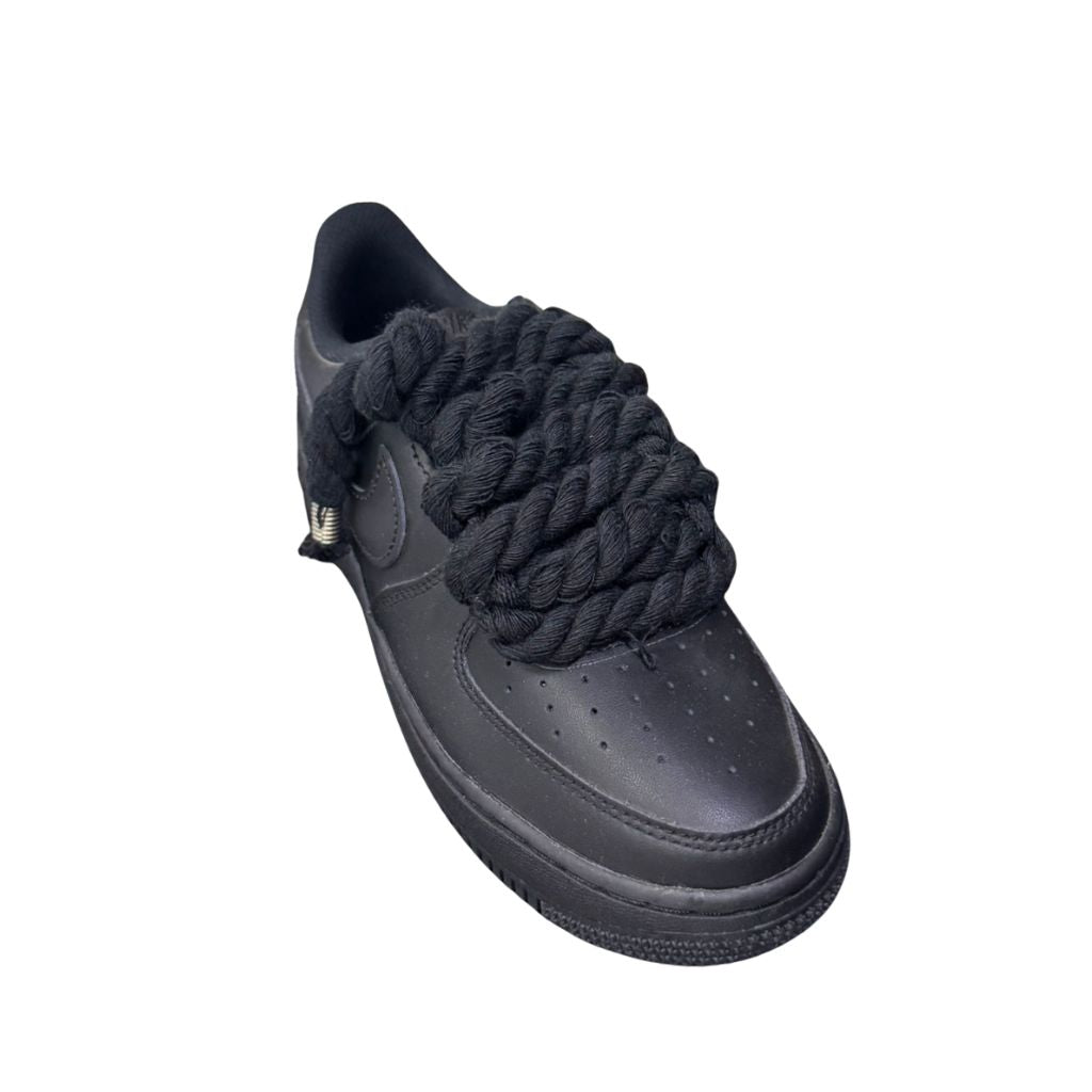 Nike Air Force 1 Low nera unisex con lacci in corda