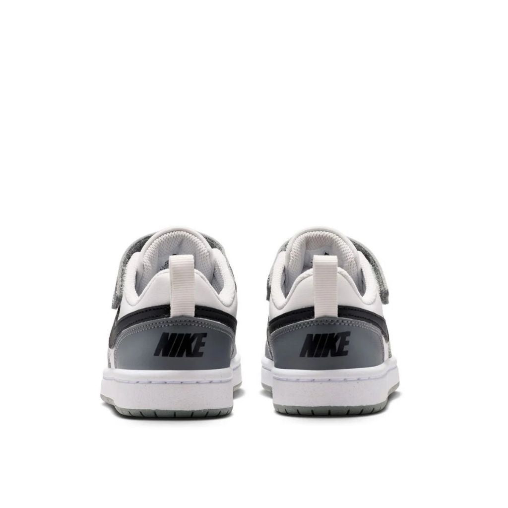 Sneakers Nike Court Borough bianche e grigie da bambino con Swoosh nero e strappo
