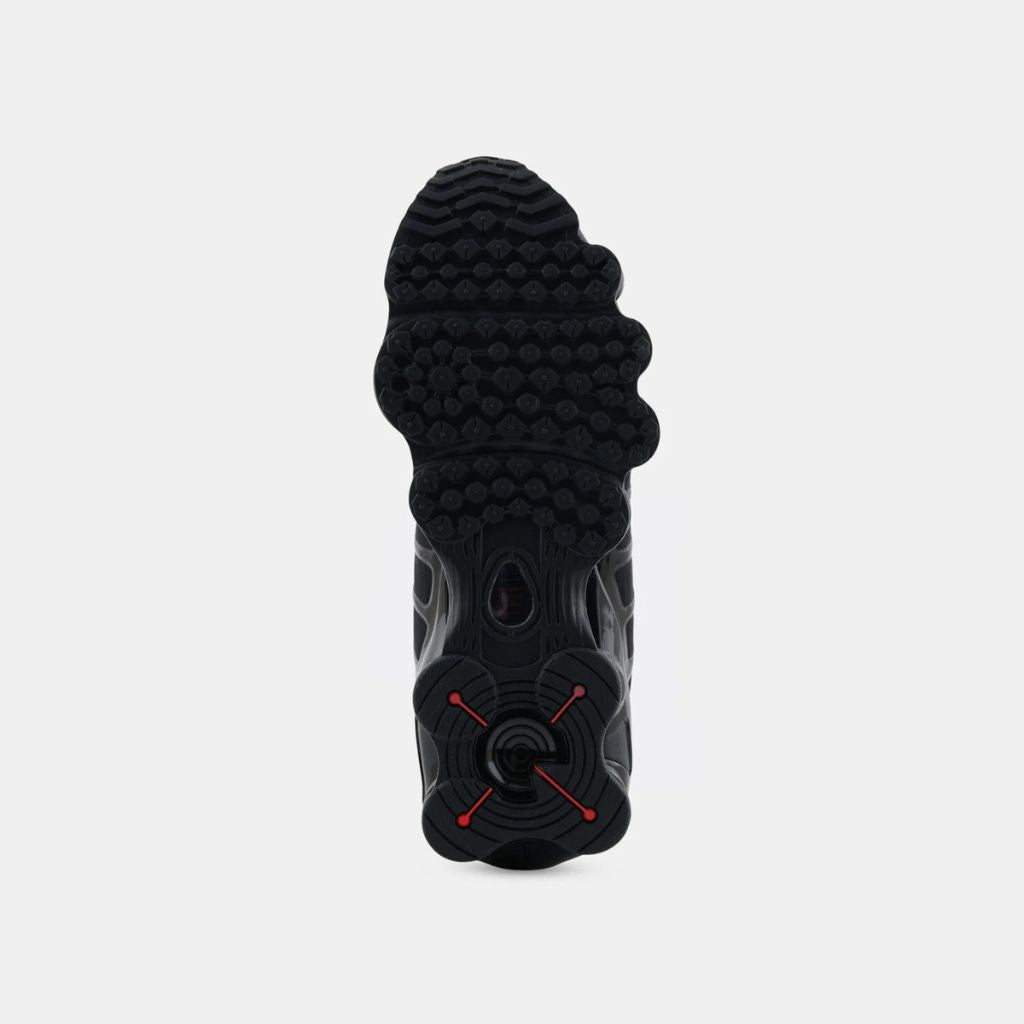 Vista laterale delle sneaker Nike Shox TL nella colorazione Black Metallic Hematite, con l'iconica suola a colonne e dettagli neri lucidi su tomaia in mesh.
