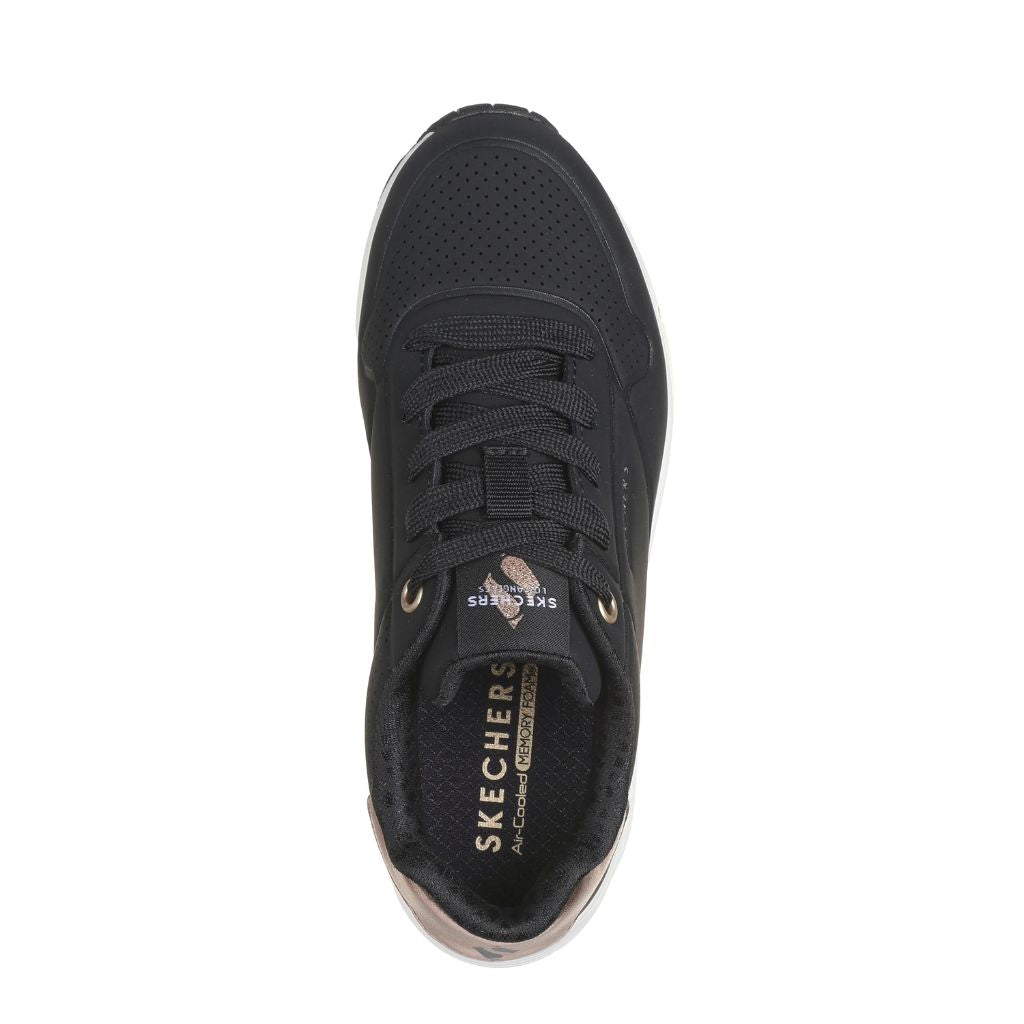 Sneaker Skechers Uno nera con intersuola bianca e dettaglio rose gold
