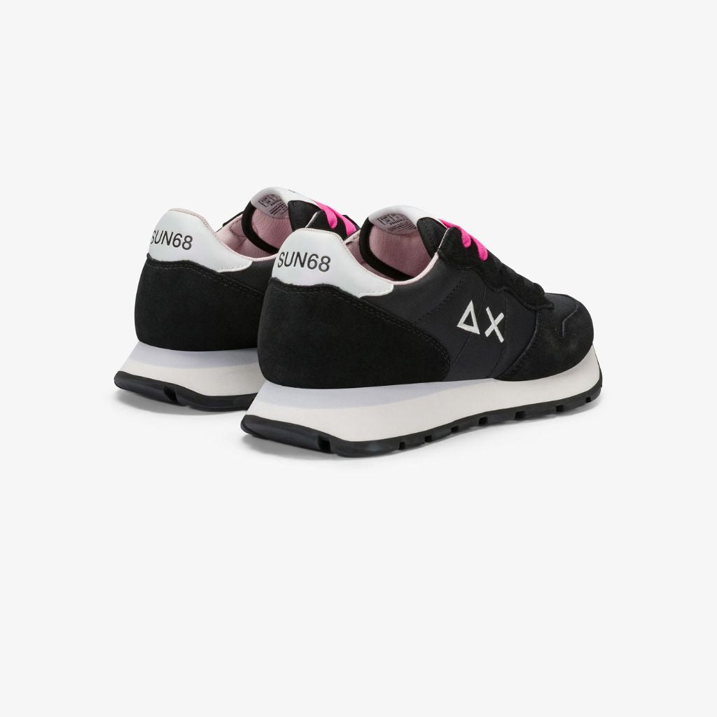 Sneaker Sun68 Ally Solid nera donna - mesh con riporti scamosciati, logo bianco e laccio fucsia