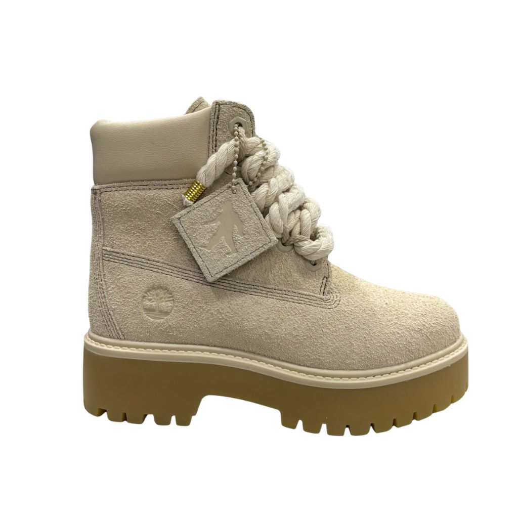 Scarponcino Timberland beige in suede con lacci a corda e suola platform