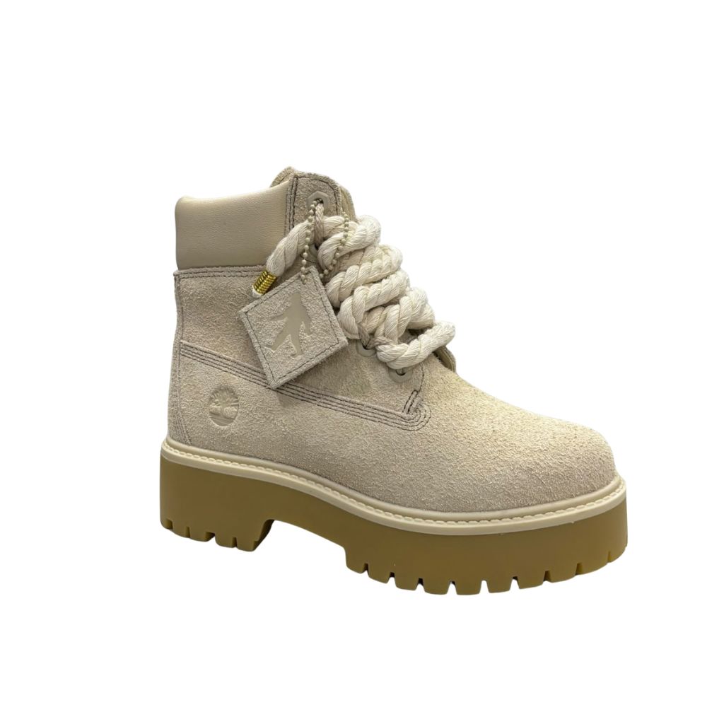 Scarponcino Timberland beige in suede con lacci a corda e suola platform