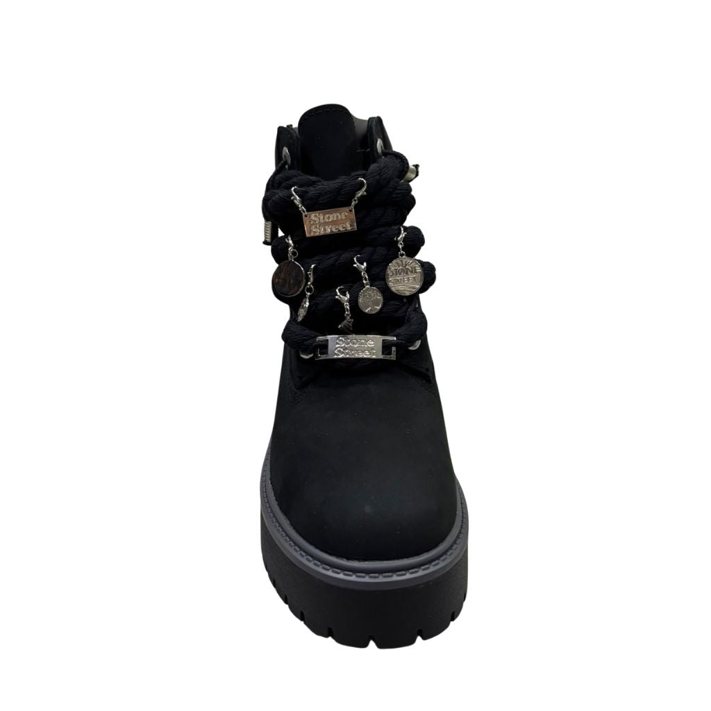 Stivale Timberland nero con maxi lacci e charm argentati