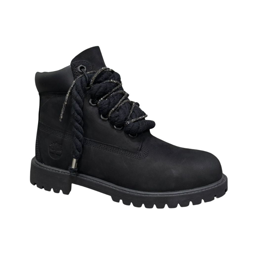Stivale Timberland in nubuck nero total black con lacci a corda neri con filo glitter.