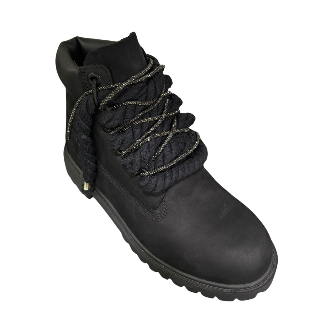 Stivale Timberland in nubuck nero total black con lacci a corda neri con filo glitter.
