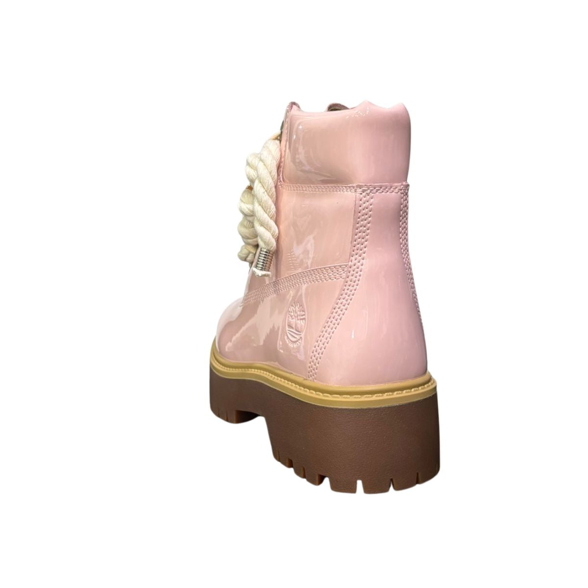 Stivale Timberland Platform Stone Street in vernice rosa cipria con lacci a corda intrecciata e charm in metallo rose gold su suola platform