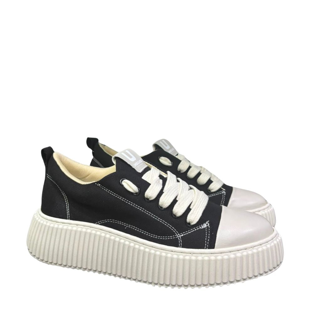 Sneaker uomo Unsolved tela nera cap toe suola e lacci beige