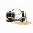 Borsa Alviero Rodriguez Chery Royal White con un motivo barocco oro e nero su fondo bianco