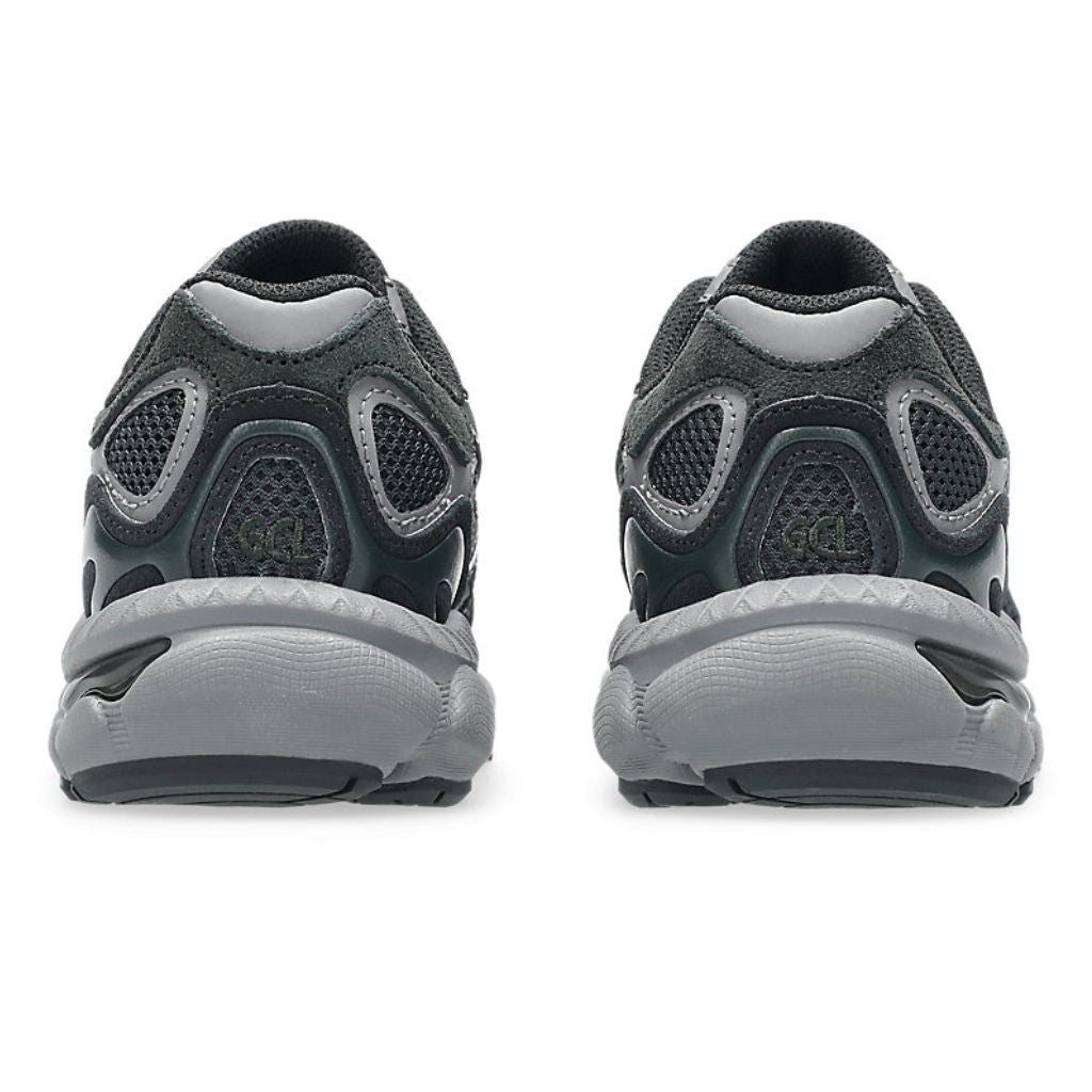 Sneaker ASICS GEL-NYC PS da bambino, tomaia multicolore con dettagli dentellati.