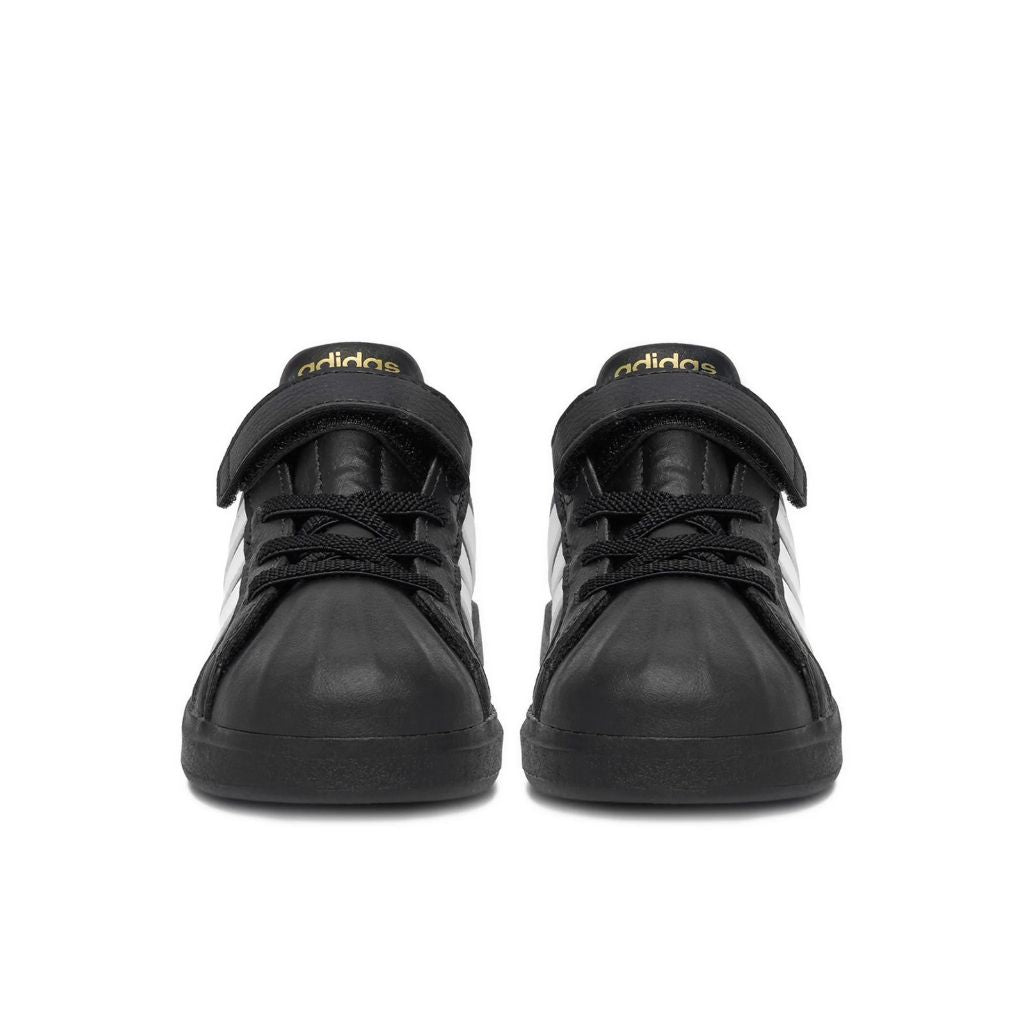 Sneakers adidas nere da bambino con tre strisce bianche e strappo